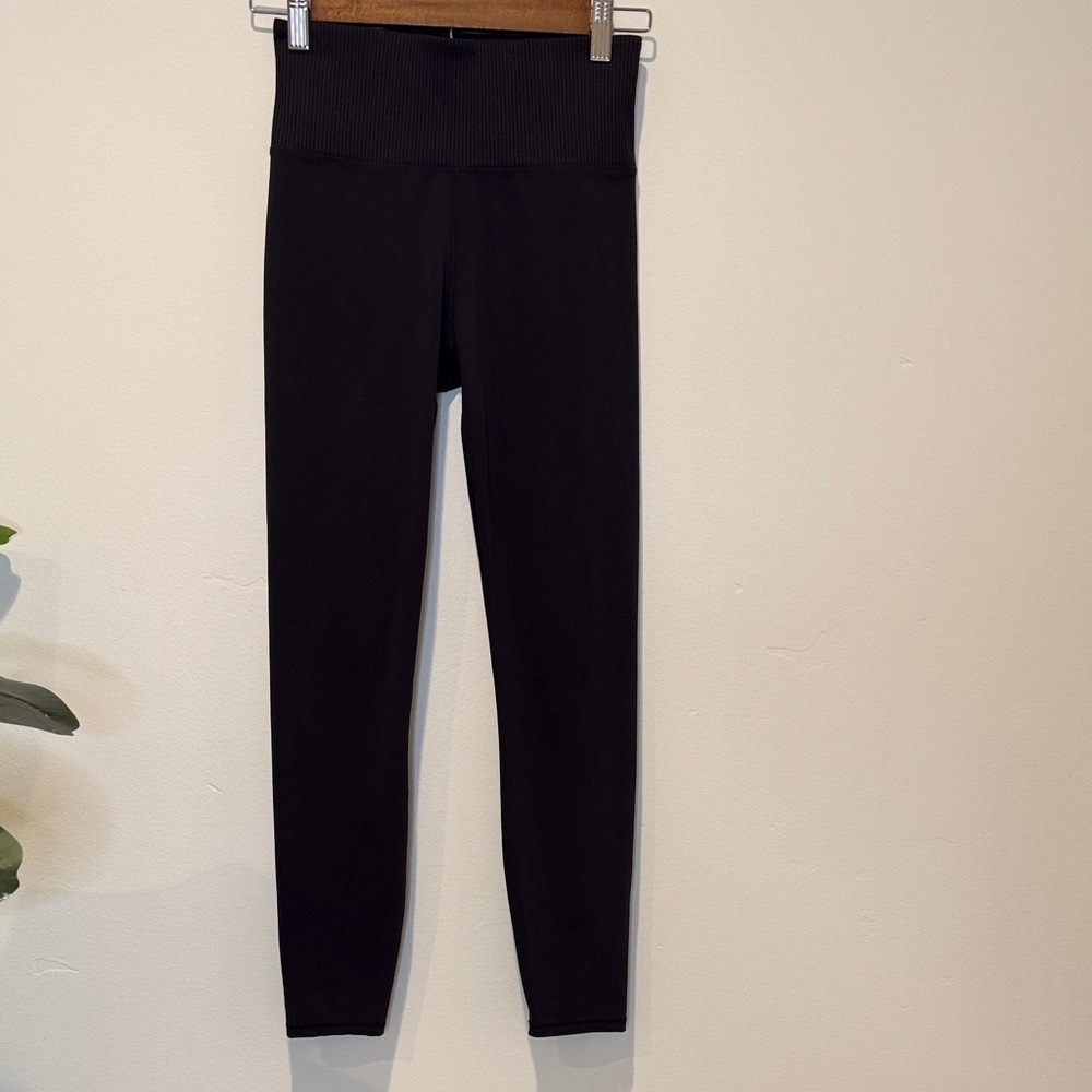 Vuori Women’s Black High-Waisted Leggings